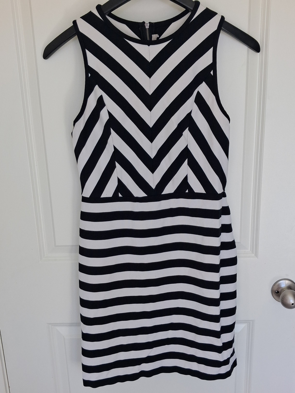 LOFT Black and White Sleeveless Striped Chevron Sheath Dress